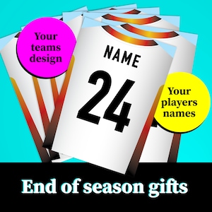 Puede incluir: Diseño de camiseta blanca con el número 24 en negro, la palabra "NAME" arriba y un diseño de color del equipo en el cuello. La imagen incluye el texto "Your teams design", "Your players names" y "End of season gifts".