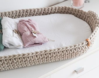 Set van babyverschoonmand met matras, hoeslaken en houten aankondigingslabel, cadeau voor nieuwe ouders, kraamcadeau, pasgeboren cadeau