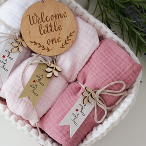 Gift Box for Newborn Girl, SET of 3 Fitted Sheets and Baby Welcome Tag in Crochet Basket, Moses Basket Sheets, Baby Shower Gift, Newborn Gift, Mom to be Gift, New Parents Gift, Newborn Gift Basket, Baby Bassinet Sheets Set, Baby Oval Crib Sheets