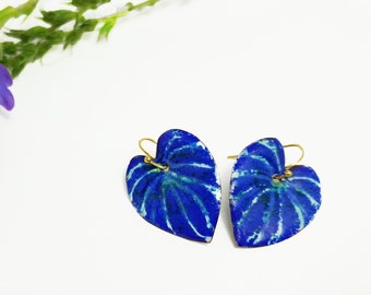 Pendientes hoja en esmalte vítreo, cocción alta a 800ºC, variaciones en azul y blanco de alta calidad. Pieza única, elaborada artesanalmente exclusivamente por PYR.