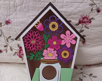 Decoración de casita para pájaros falsa