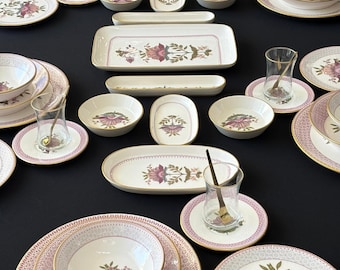 Juego de vajilla de 53 piezas para 6 personas, vajilla floral de porcelana, juego de comedor turco, juego de desayuno y té, platos con borde dorado.