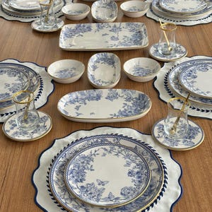 Juego de desayuno de primavera: platos, cuencos y tazas de porcelana