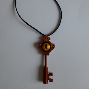 フクロウハウスからインスピレーションを得たポータルキーネックレスペンダント