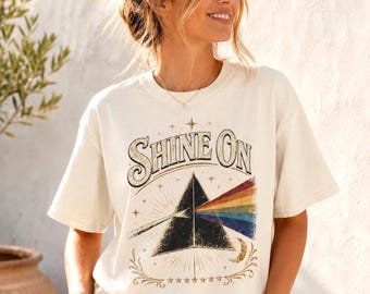 Glanz auf Vintage Rock Tee | Regenbogen Band T-Shirt | Retro Prisma Grafik-Shirt | Übergroßes Konzert-T-Shirt