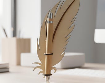 file tagliato al laser per portapenne, portapenne con piuma in formato svg, modello per organizer da scrivania in legno in formato svg, file laser per regalo per insegnanti, decorazioni per ufficio Glowforge in formato svg