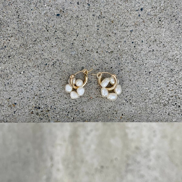 Gold filled hoop earrings 18.5 mm earring “Big Oona” with interchangeable pearl loop made of preloved freshwater pearls or semi-precious stones
