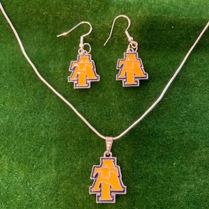 North Carolina A & T Aggies Set Charm Ohrringe Halskette Damen Runde Schlange 18 ”Silberfarbe Karabinerverschluss HBCU