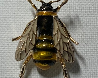 Beautifully Detailed Bumble Bee Honey Bee Handmade Women’s Brooch Lapel Pin Realistic Enamel Pin