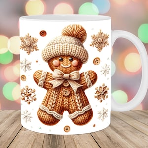 Może przedstawiać: Biały ceramiczny kubek z motywem piernikowego ludzika. Piernikowy ludzik ma na sobie dzianinową czapkę i muszkę, otoczony płatkami śniegu i guzikami. Kubek ma biały uchwyt, idealny na świąteczne napoje.