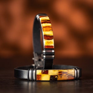 Bracelet unique avec mosaïque d'ambre, brassard en cuir unisexe, ambre de la Baltique, bracelets joncs, cadeau pour elle/lui, fait main, multicolore