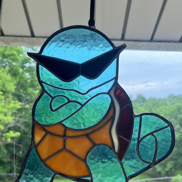 Atrapasueños de vidrio de colores inspirado en el Escuadrón Squirtle
