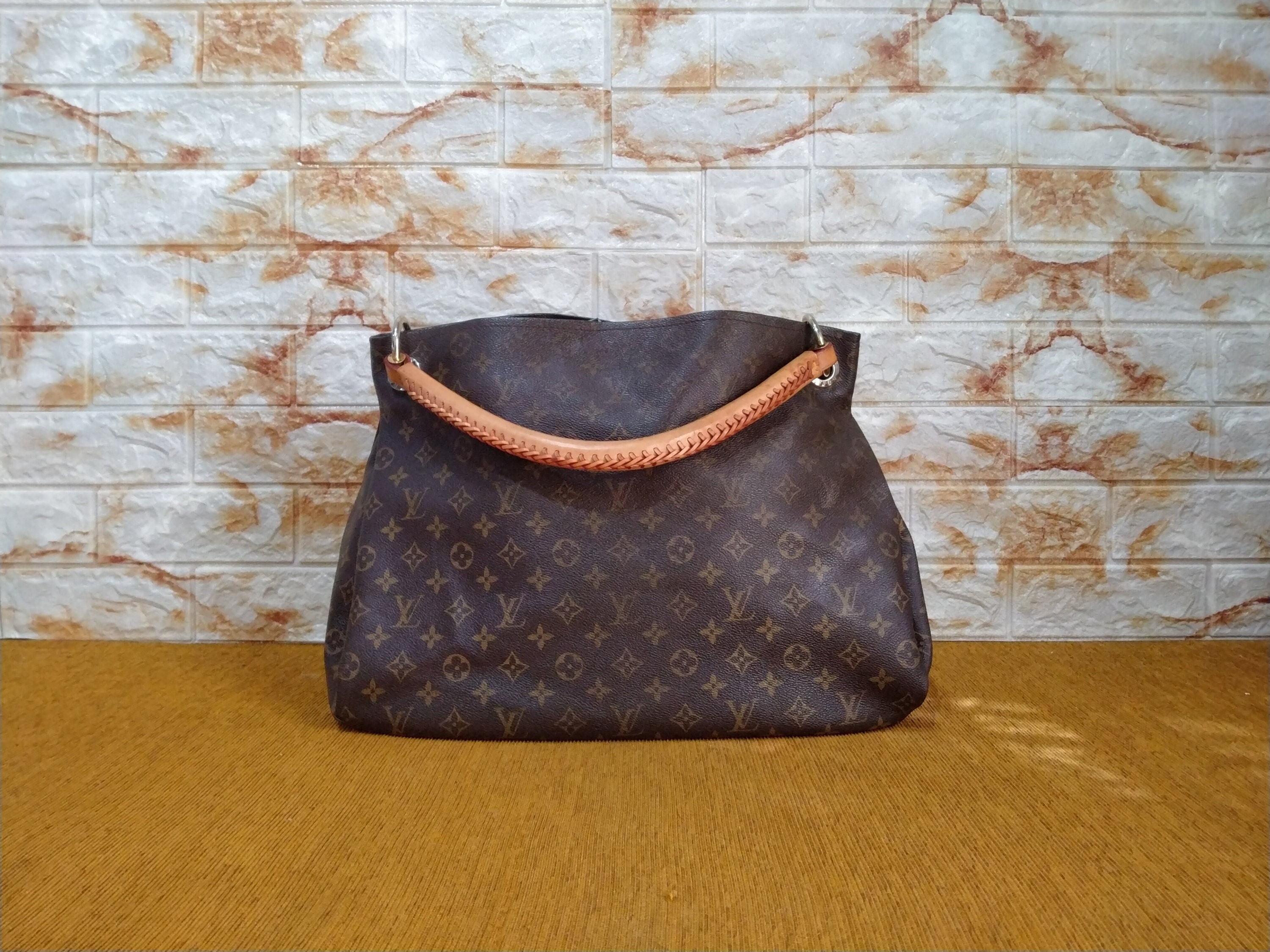 Buy Louis Vuitton Handbag Artsy Online In India -  India