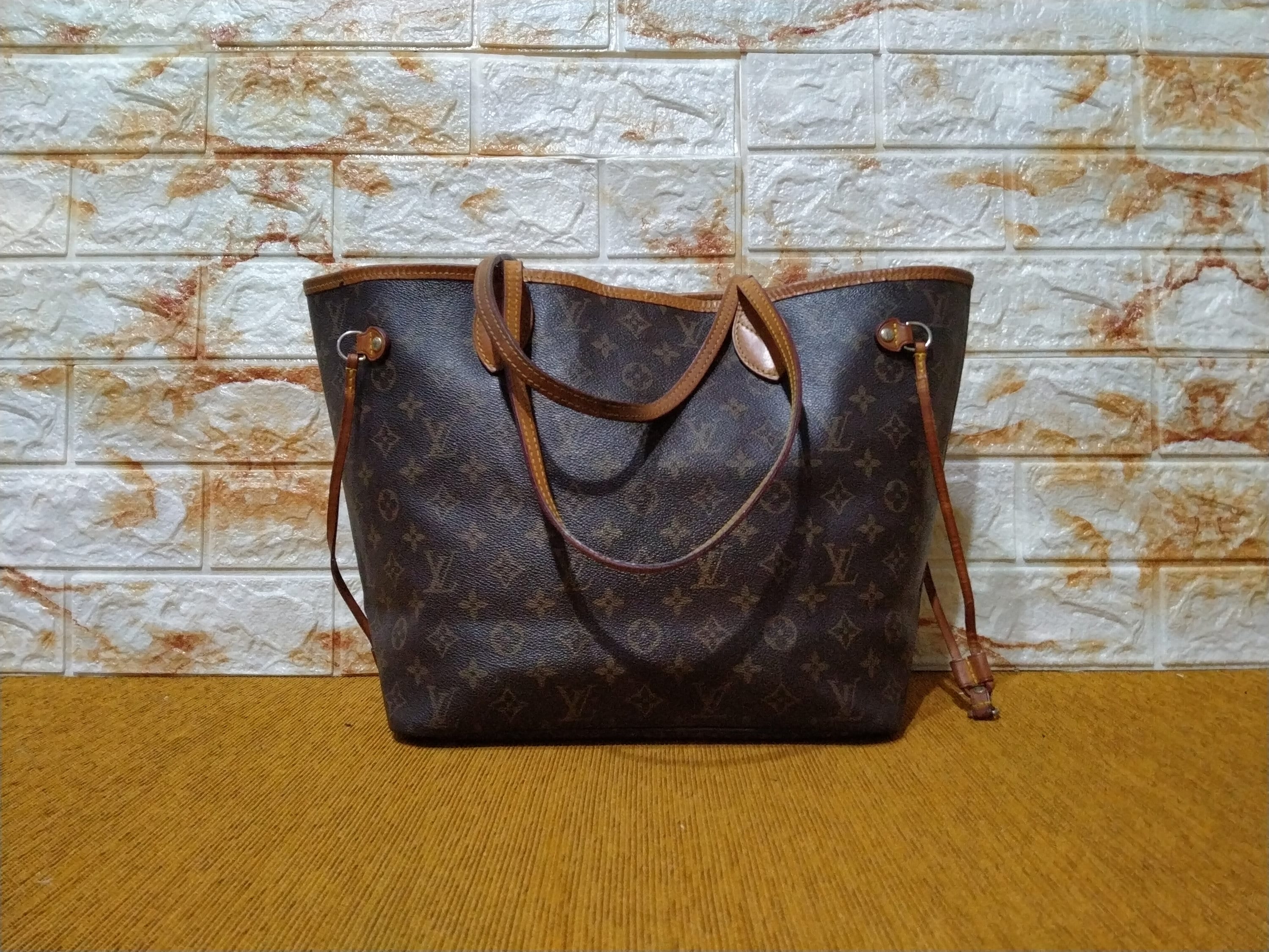 Louis Vuitton Neverfull MM in Cognac Brown cowhide leather, Luxury