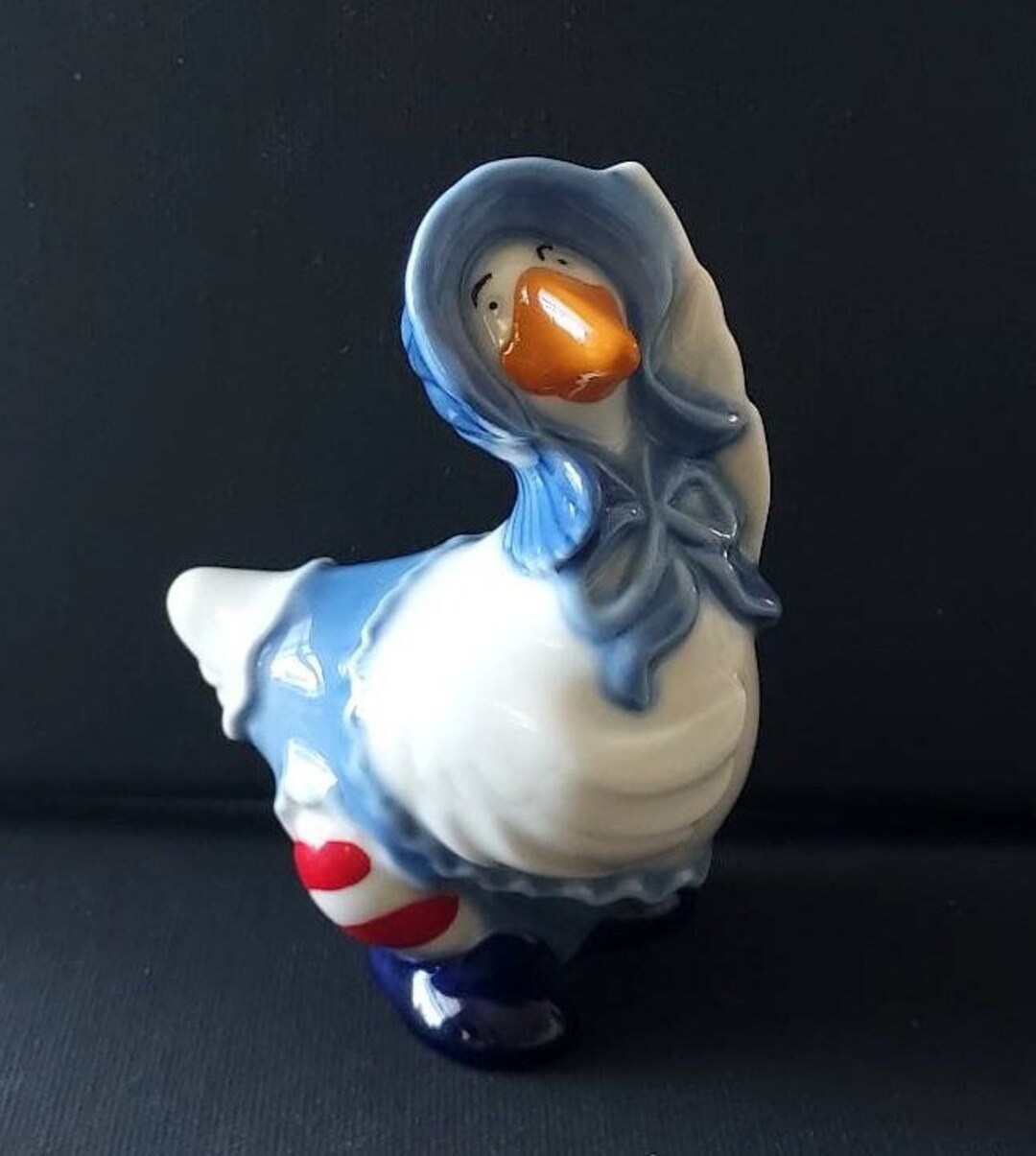 VINTAGE COLLECTIBLE FIGURINE, Wade Pantomime Series Mother Goose
