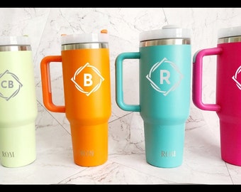 Gobelet 40 oz avec poignée et couvercle paille Pas Stanley Quencher Tasse de voyage personnalisée Cadeau pour maman Cadeau pour la fête des Mères Gobelet monogramme cadeau pour elle