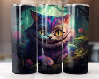 Könnte beinhalten: Ein Edelstahlbecher mit einer farbenfrohen Illustration der Cheshire Cat aus Alice im Wunderland. Die Katze hat ein verschmitztes Grinsen und ist von einem grünen und violetten Wald umgeben.
