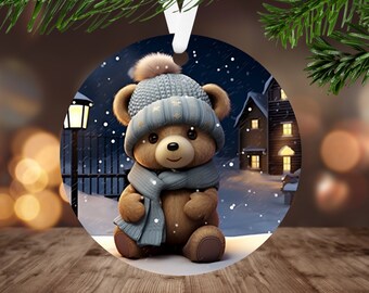 Adorno de osito de peluche PNG (sublimación, descarga digital instantánea), adorno navideño redondo PNG, adorable osito navideño con bufanda y gorro.