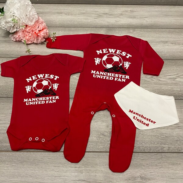 Manchester United baby set / add name and number on back / new baby/baby shower/baby gift set