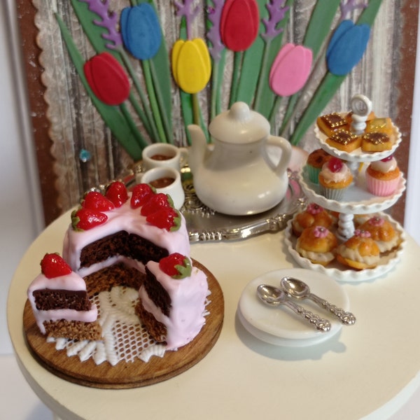 Gâteau miniature fraise et chocolat en pâte polymère pour collectionneurs,  maison de poupées.