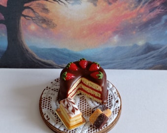 Assortiment de pâtisseries, gâteau chocolat fraises, millefeuille,  biscuits sur un plateau en bois pour collectionneurs.