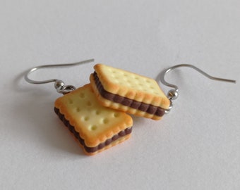 Boucles d'oreilles biscuits au chocolat en pâte polymère.