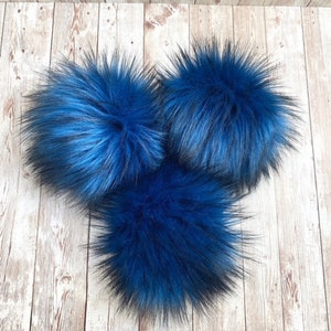 Alaska Husky Blue Pom, Faux Fur Pom Poms, Faux Fur, Beanie Toppers, Fake Fur Pom, Pom Poms, Faux Fur Pom Poms for Hats, Luxury Faus Fur Pom