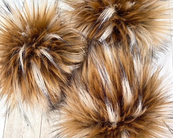 Timber Wolf Faux Fur Pom Pom: Beanie Topper