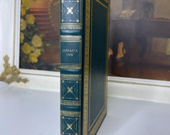 Jamaica Inn - Daphne du Maurier - Vintage Hardcover - Gold and Green - Romantic Gothic Novel