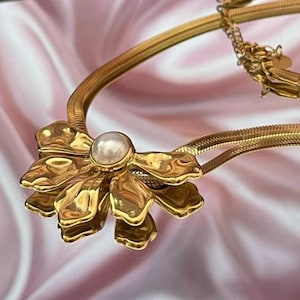Gold Flower Necklace with Pearl Center – Statement Floral Pendant, Elegant Gold Choker for Women, Gift for Her