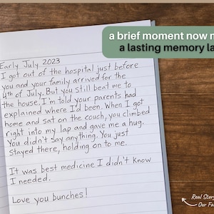 Peut inclure: Cahier ouvert avec texte manuscrit sur papier lign&eacute;. Le texte commence par "Early July 2023" et d&eacute;crit un moment familial. Une banni&egrave;re verte en haut indique "a brief moment now makes a lasting memory later."