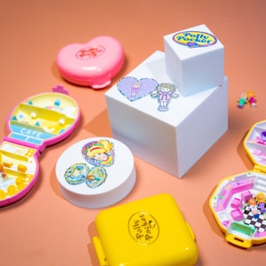 5cm Glitter Hologram Polly Pocket Sticker Pack of 5 (PPLMSTK01)