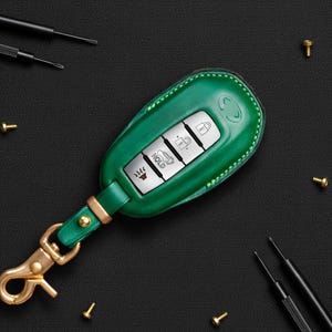 Personalized Leather Key Case for Infiniti QX80, Key Fob Cover for Q60, Q70, QX50, QX55, QX60, QX70, QX80 – Infiniti Accessories