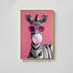 Estampado de cebra rosa chicle, Arte animal caprichoso con gafas de sol, Decoración maximalista divertida y ecléctica para el baño y el hogar de los niños