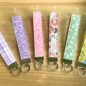 Wristlet Keychain, Floral Wristlet Keychain, Key Fob Wristlet, Handmade Wristlet Keychain, Cute Fabric Keychain