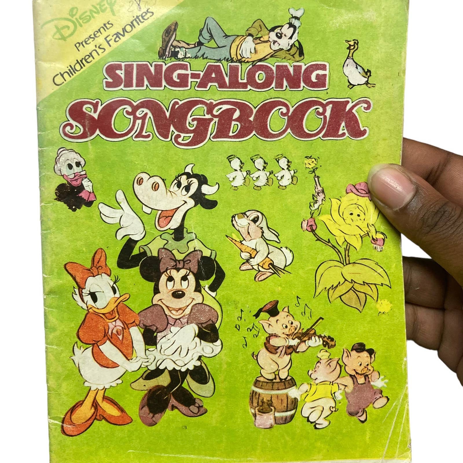 Vintage 1986 Disney Presents Children's Favorites Sing-along