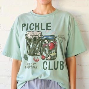 Pickle Club Comfort Colors T-Shirt: Lustiges Grafik-T-Shirt, Foodie Geschenk