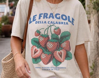Italian Strawberry Graphic Tee: Vintage Summer Fruit Shirt