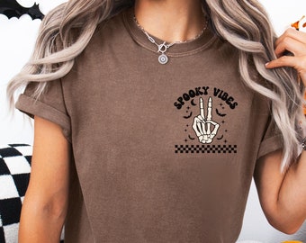 Spooky Vibes Pocket T-Shirt, Comfort Colors® Halloween Shirt, Lustiges Skelett Tshirt, Retro Kürbis Saison Shirt, Minimalistisches Halloween T-Shirt