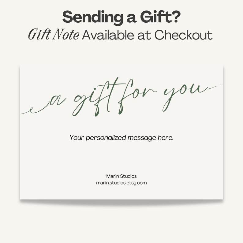 Peut inclure: Une carte cadeau blanche avec le texte "a gift for you" dans un style manuscrit. La carte comprend &eacute;galement le texte "Your personalized message here" et le nom et l'adresse du site Web de la boutique. Le haut de la carte indique "Sending a Gift? Gift Note Available at Checkout."