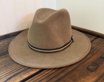 Vintage Stetson Royal Quality Wool Felt Fedora Hat, 1960s/1970s Pinch Front Teardrop Crown, Size Medium with United Hatters Union Label