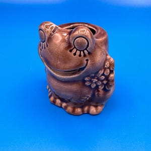 Vintage 1970s Brown Glazed Ceramic Frog Planter, Retro Kitsch Eyelashes Smiling Frog Toothpick Holder, Cottagecore Garden Shelf Decor