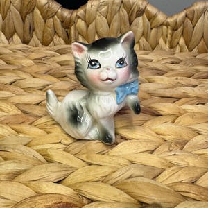 Big Eye Cat Figurine - Etsy