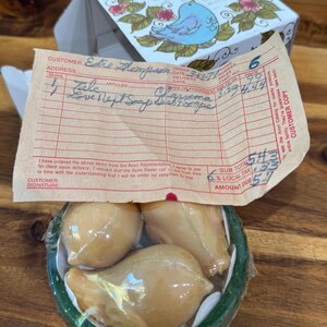 vintage Avon Love Nest soap dish set. The set includes a soap dish and three "Special Occasion" fragranced soaps. bild 4