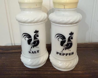 1950s Hazel Atlas White Milk Glass Rooster Salt & Pepper Shakers, Vintage Mid Century Farmhouse Country Kitchen Table Decor Black Rooster