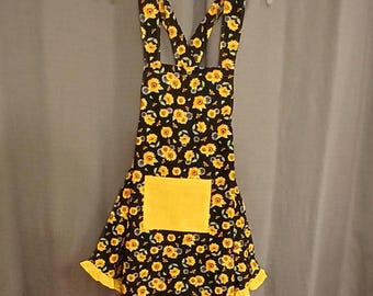 Cute Bee and Sunflower Apron – Ruffled Crossback Apron with Pocket, Cottagecore Kitchen Apron, Gift for Bee Lovers, Baking Apron