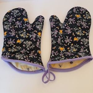 Set of 2 Bee Floral Oven Mitts, Black and Purple Flowered Full Coverage Oven Gloves, Kitchen Oven Mitt, Small Hands Oven Mitts, Cottagecore