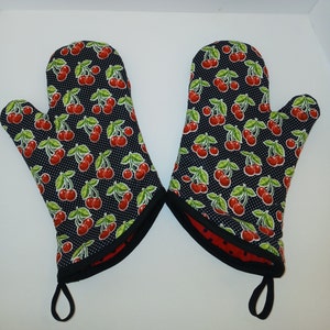 Cherry Oven Mitts Set: Red & Black Kitchen Pot Holders
