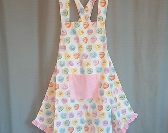 Conversation Heart Crossback Apron with Pocket & Ruffle | Mothers Day Cotton Apron | Retro Candy Heart Kitchen Apron | Women’s Gift