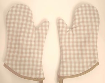 Homespun Gingham Picnic Oven Mitts Set: Tan and Ivory Kitchen Decor